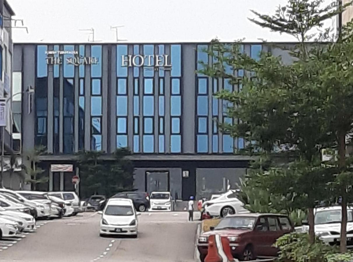 The Square Hotel Skudai Exterior photo